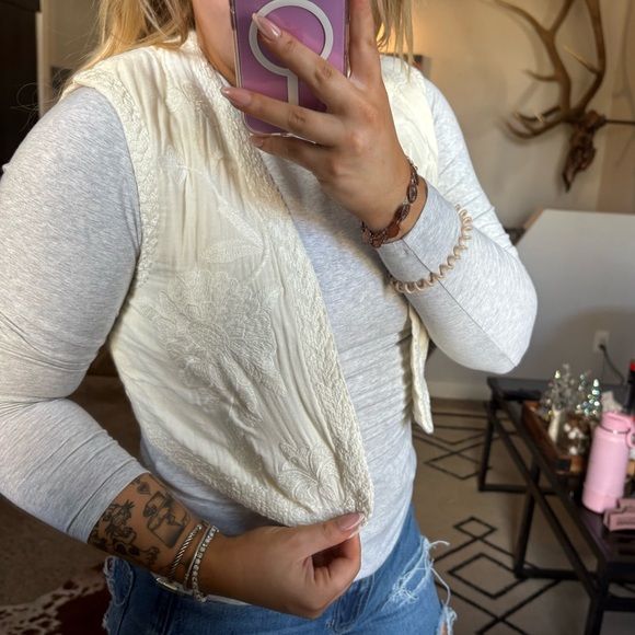 Size small cream Zara vest with floral - Picture 3 of 4